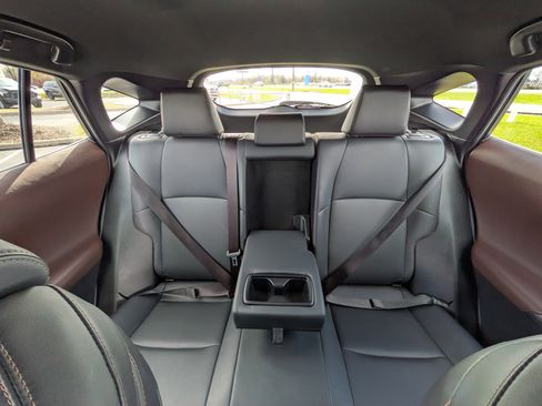 Certified 2024 Toyota Venza XLE AWD/4WD image 19