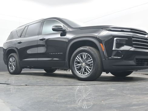 Used 2025 Chevrolet Traverse LT image 20