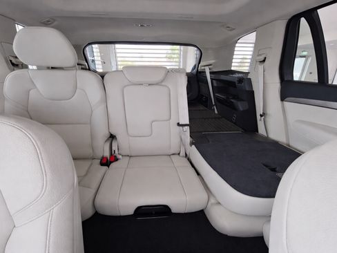 Certified 2025 Volvo XC90 B6 Plus w/ Protection Package Premier AWD/4WD image 11