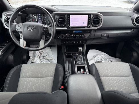 Used 2022 Toyota Tacoma TRD Off-Road image 13