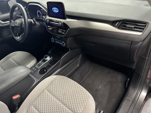 Used 2020 Ford Escape SE image 12