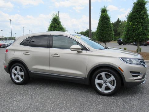 Used 2015 Lincoln MKC FWD image 2