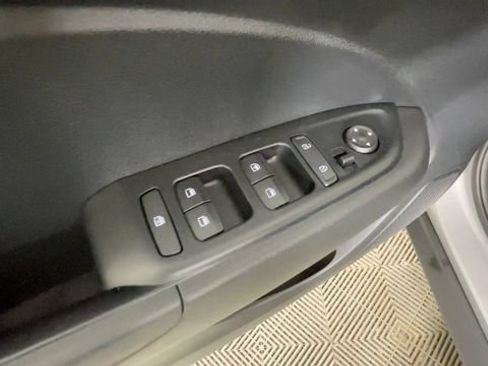 Used 2025 Hyundai Venue SE FWD image 16