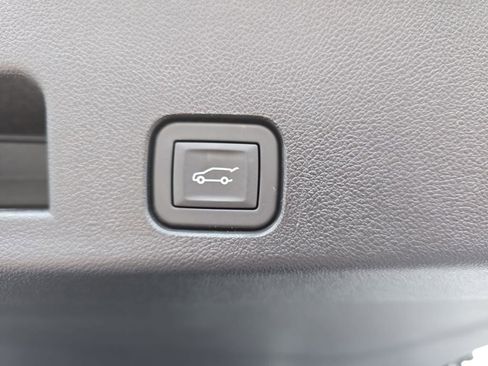 Used 2025 Buick Enclave Sport Touring w/ Power Package FWD image 14