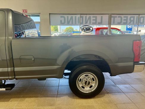 Used 2019 Ford F250 XLT w/ XLT Premium Package RWD image 14
