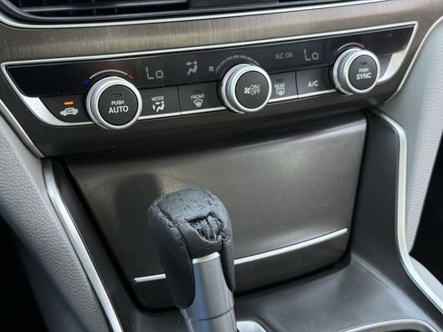 Used 2018 Honda Accord LX image 19