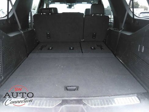 Used 2024 Chevrolet Suburban RST image 9