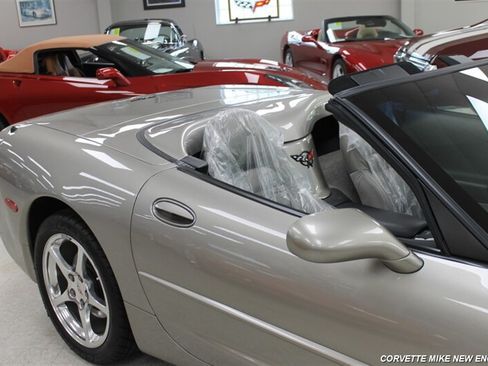 Used 2000 Chevrolet Corvette Convertible w/ Performance Handling Pkg RWD image 34