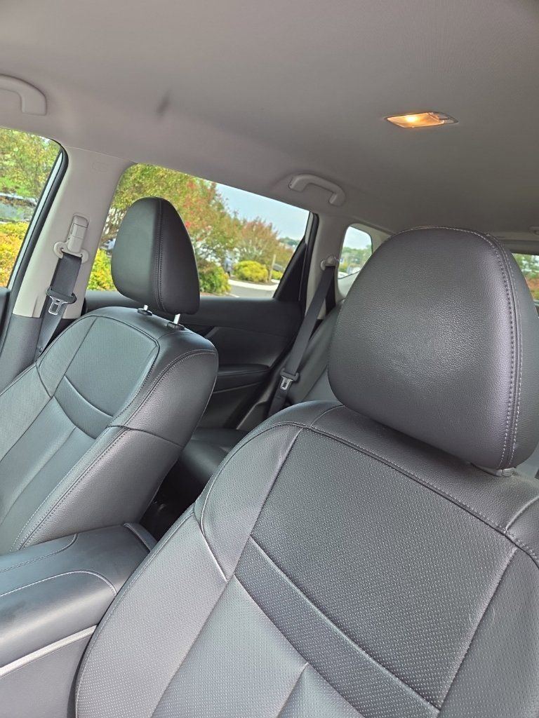 Used 2018 Nissan Rogue SL FWD image 7