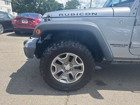 Used 2017 Jeep Wrangler Unlimited Rubicon w/ Connectivity Group AWD/4WD image 27