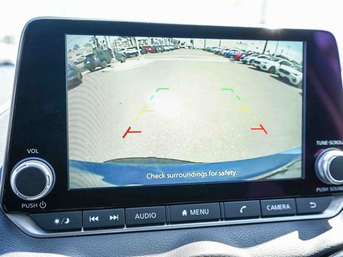 Used 2025 Nissan Sentra SV FWD image 31