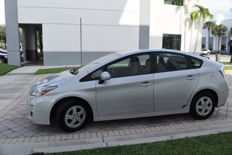 Used 2010 Toyota Prius Two w/ Preferred Accessory Pkg FWD image 4