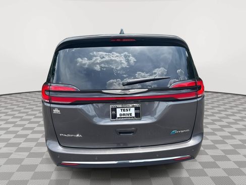 Used 2023 Chrysler Pacifica Touring-L FWD image 7