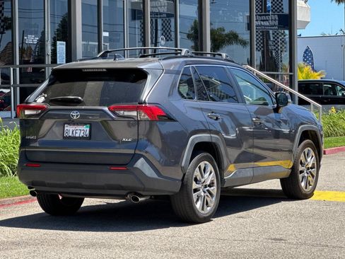 Used 2019 Toyota RAV4 XLE Premium FWD image 5