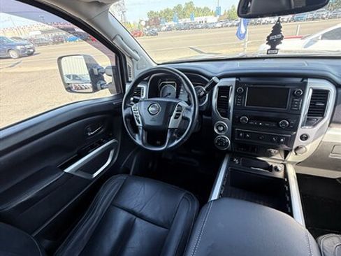 Used 2019 Nissan Titan PRO-4X w/ Pro-4x Convenience Package AWD/4WD image 22