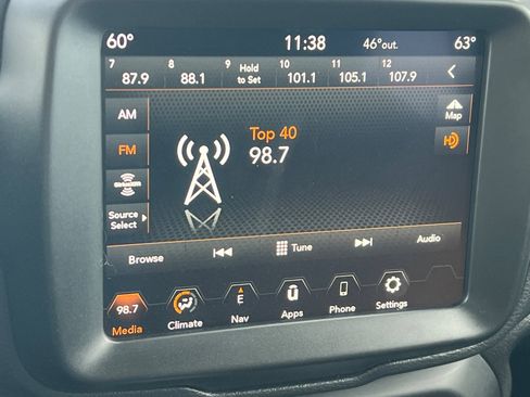 Used 2023 Jeep Renegade Latitude image 16