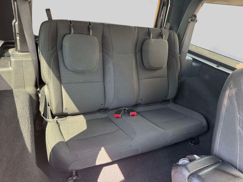 Used 2018 Jeep Wrangler Sport AWD/4WD image 13