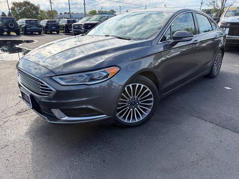 Used 2018 Ford Fusion SE w/ Fusion SE Technology Package FWD image 1