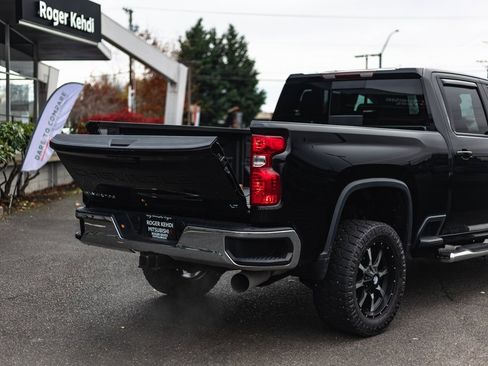 Used 2024 Chevrolet Silverado 3500 LT image 9