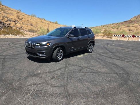 Used 2019 Jeep Cherokee Latitude Plus w/ Comfort/Convenience Group FWD image 24
