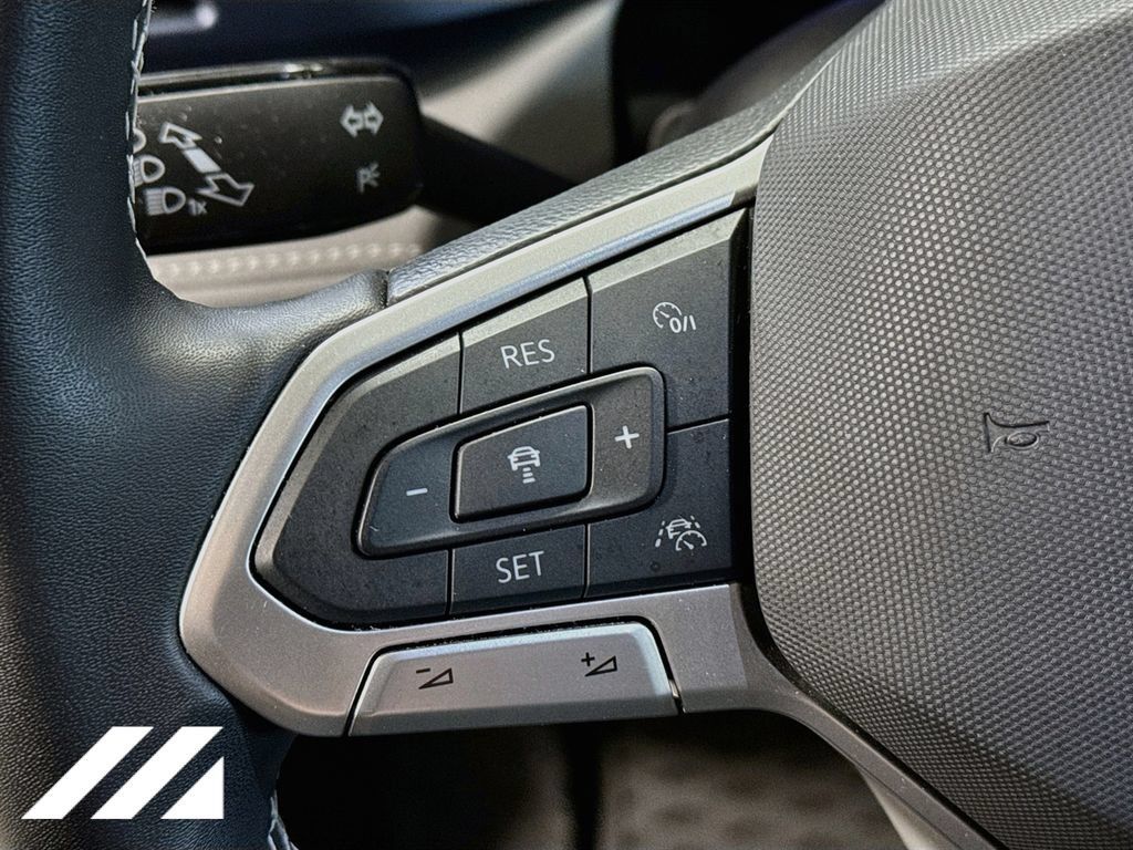 Used 2024 Volkswagen Taos SE AWD/4WD image 11