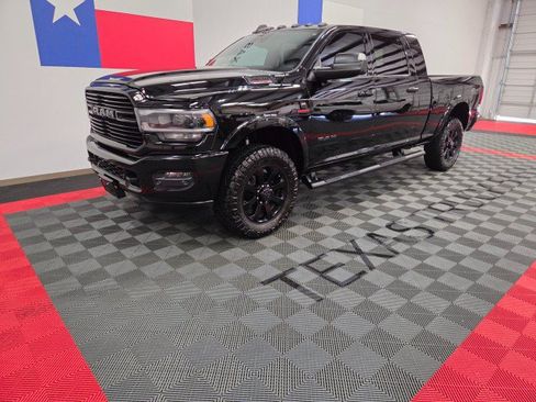 Used 2019 RAM 2500 Laramie w/ Black Appearance Package AWD/4WD image 2