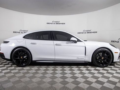 Used 2025 Porsche Panamera image 3