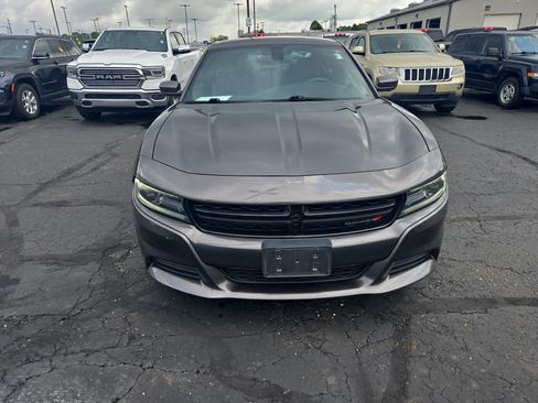 Used 2020 Dodge Charger SXT RWD image 2
