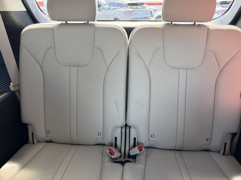 Used 2025 Kia Sorento SX image 18