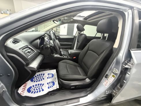 Used 2019 Subaru Outback 2.5i Premium image 11