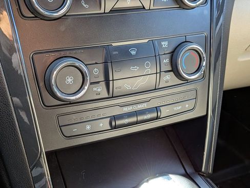 Used 2018 Ford Explorer FWD image 17