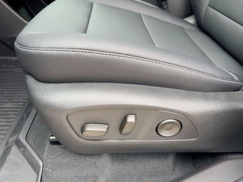 New 2026 Chevrolet Traverse LT w/ Midnight/Sport Edition image 13