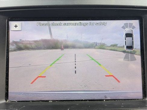 Used 2018 Ford Explorer XLT w/ Equipment Group 202A FWD image 14