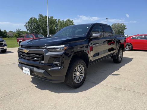 Used 2024 Chevrolet Colorado LT w/ LT Convenience Package III image 2