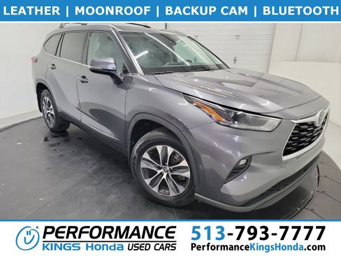 Used 2021 Toyota Highlander XLE FWD image 1