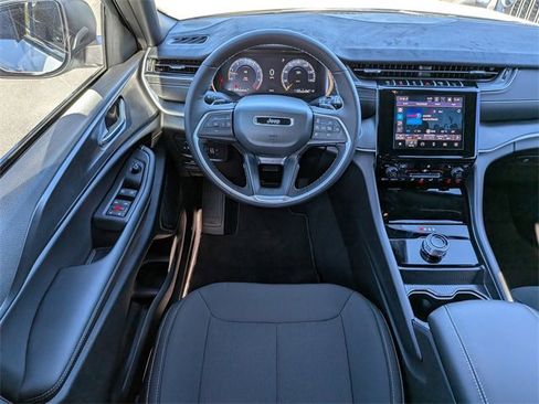 New 2025 Jeep Grand Cherokee L Laredo w/ Luxury Tech Group I image 17