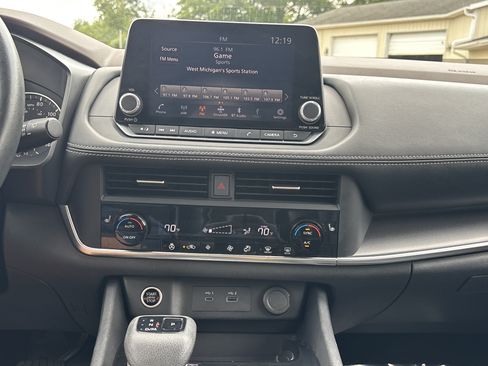 Used 2023 Nissan Rogue SV w/ SV Premium B Package AWD/4WD image 19