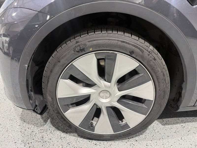 Used 2021 Tesla Model Y Long Range AWD/4WD image 16