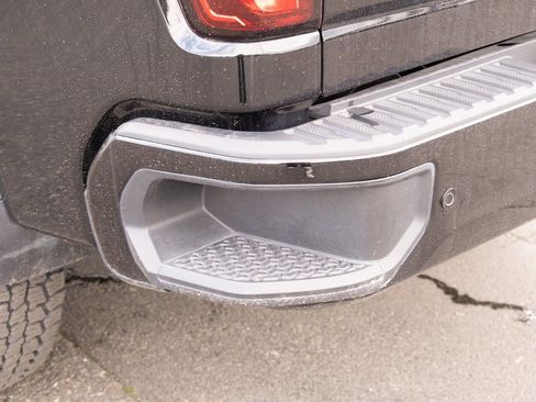 Used 2022 GMC Sierra 3500 AT4 image 29