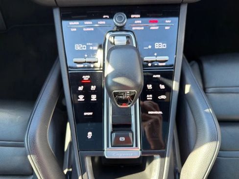 Used 2022 Porsche Cayenne Platinum Edition image 19