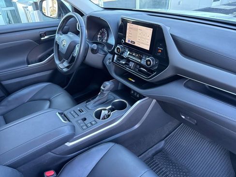 Used 2023 Toyota Highlander XLE image 24