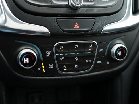 Used 2018 Chevrolet Equinox LT w/ Sun & Infotainment Package image 15