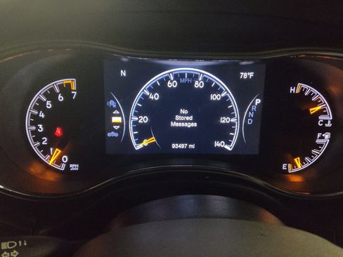 Used 2019 Jeep Grand Cherokee Laredo AWD/4WD image 23