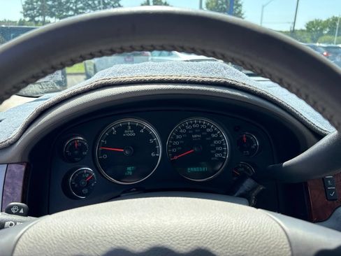 Used 2008 Chevrolet Tahoe LTZ w/ LTZ Preferred Equipment Group RWD image 22