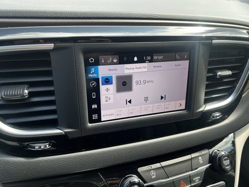 Used 2022 Chrysler Voyager LX image 21