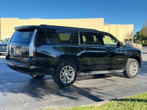 Used 2017 GMC Yukon XL SLE w/ SLE Value Package image 8