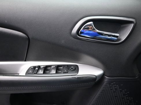 Used 2020 Dodge Journey SE w/ SE Popular Equipment Group image 17