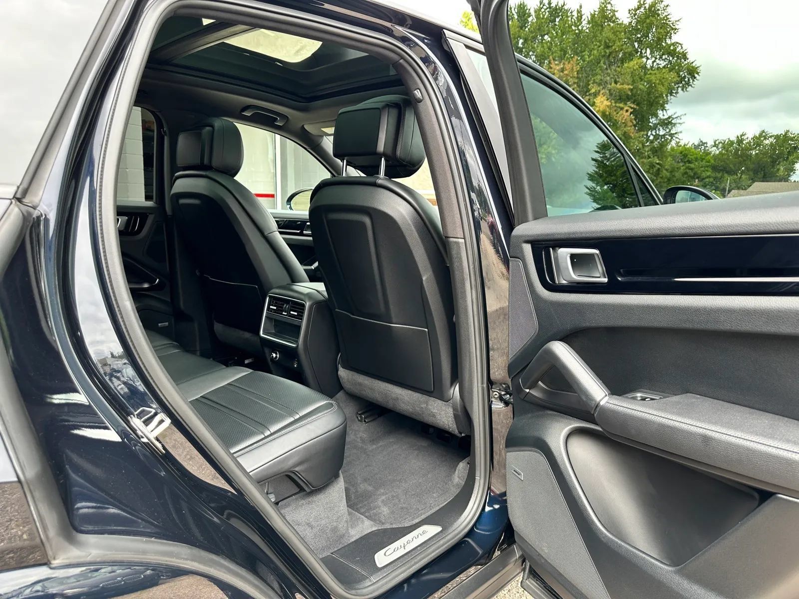 Used 2019 Porsche Cayenne AWD/4WD image 17
