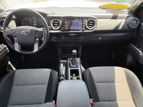 Used 2022 Toyota Tacoma TRD Sport w/ Technology Package AWD/4WD image 11