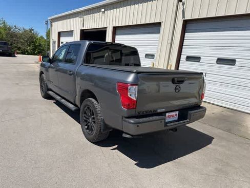 Used 2019 Nissan Titan SV w/ SV Convenience Package image 15